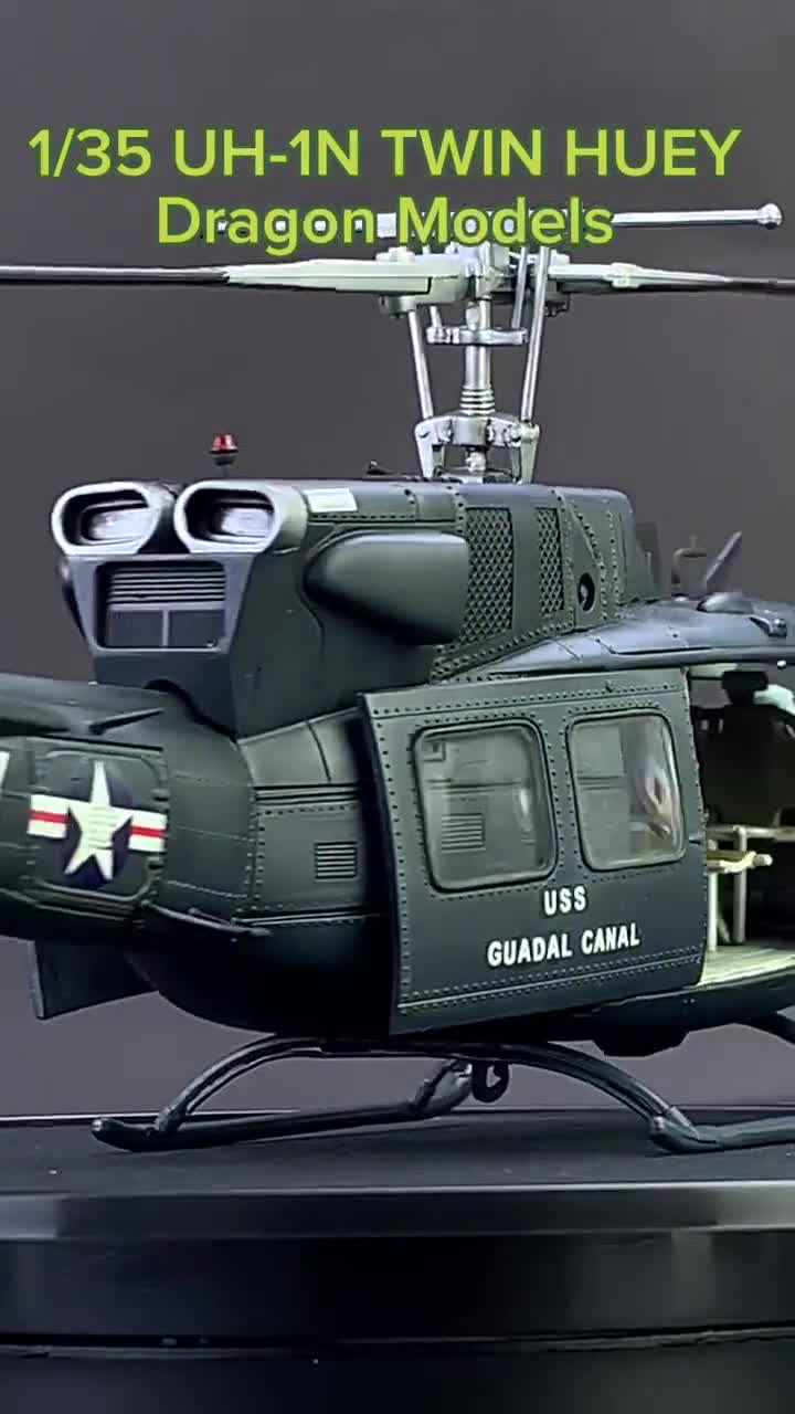 ProBuilt 1:35 アメリカ海軍 UH-1N ツインヒューイ モデル（パイロット