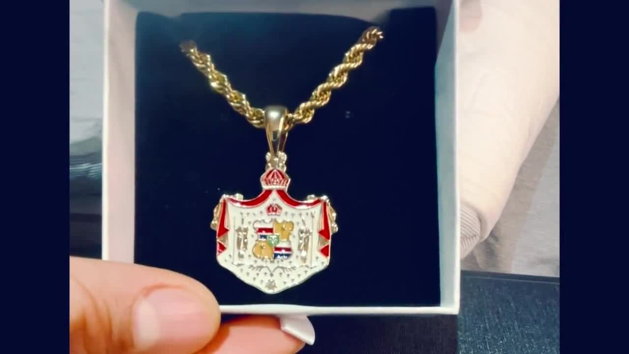ハワイの紋章をモチーフにした14金エナメルペンダント（6mmチェーン