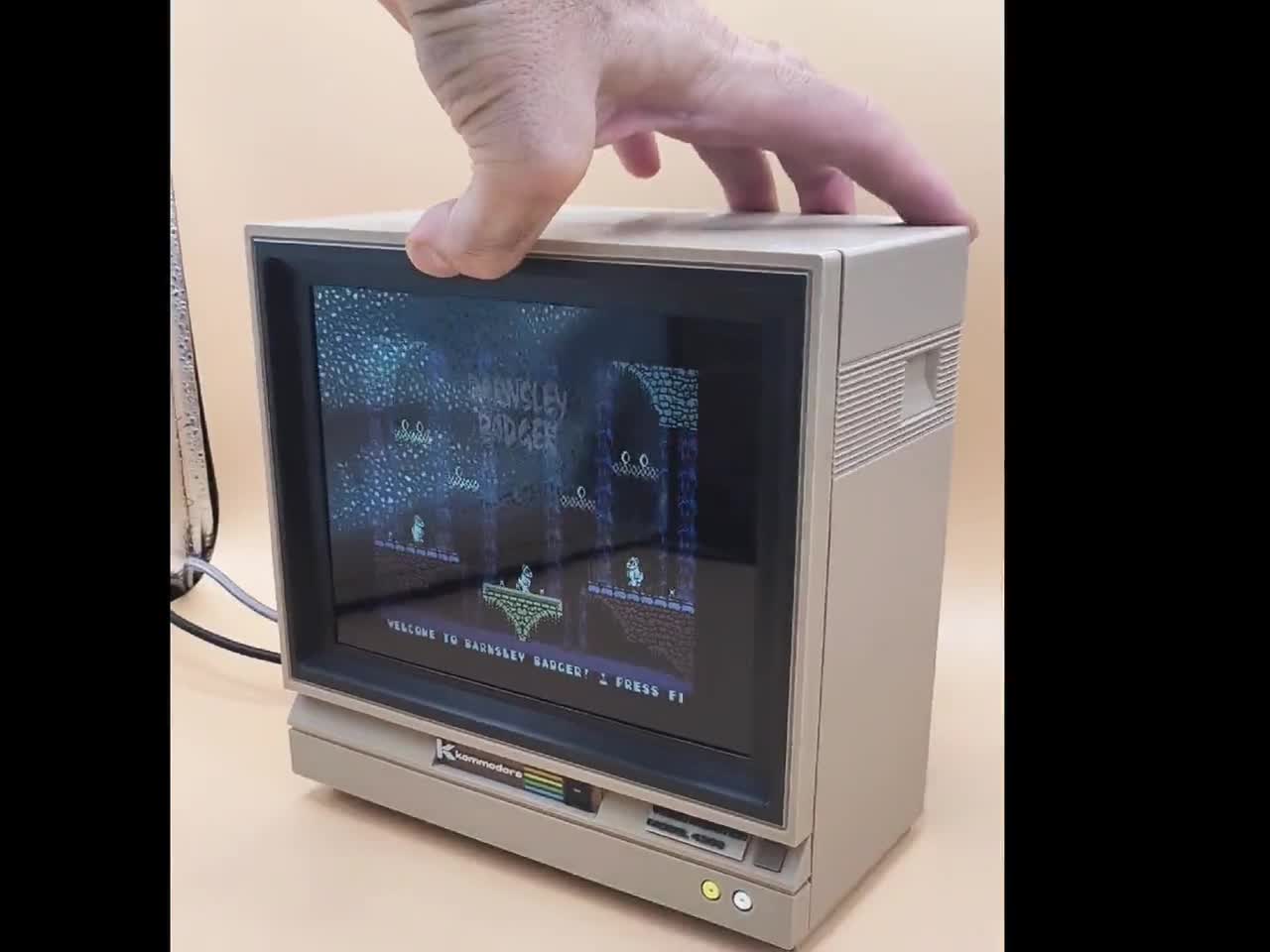 KOMMODORE 4308 V2 --- CRT Retro-style Monitor Module, 4:3, 8 Inch