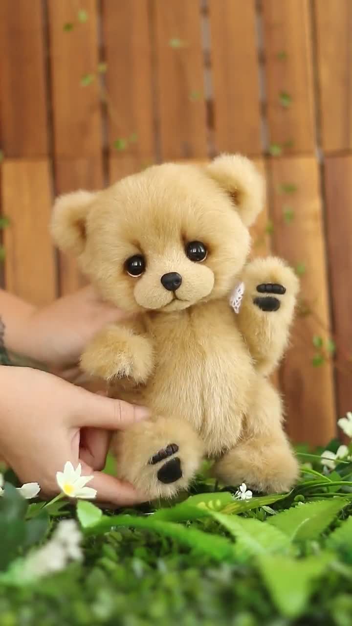 一点もののテディベアの子：手作りのコレクターズアイテムのぬいぐるみ