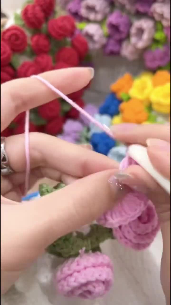 手編みのバラの花束ブランケット：柔らかな花柄スロー、夏の庭の装飾