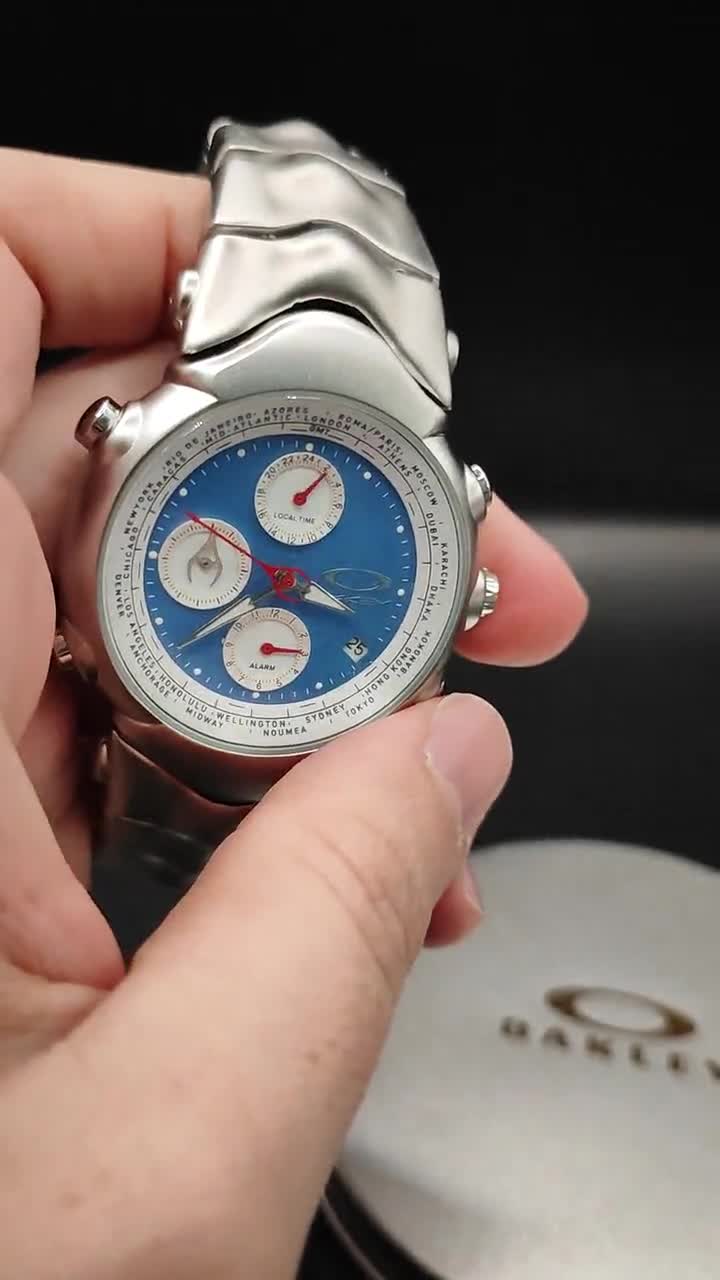 Oakley GMT Style Watch – Futuristic Y2K Blue Dial World Time