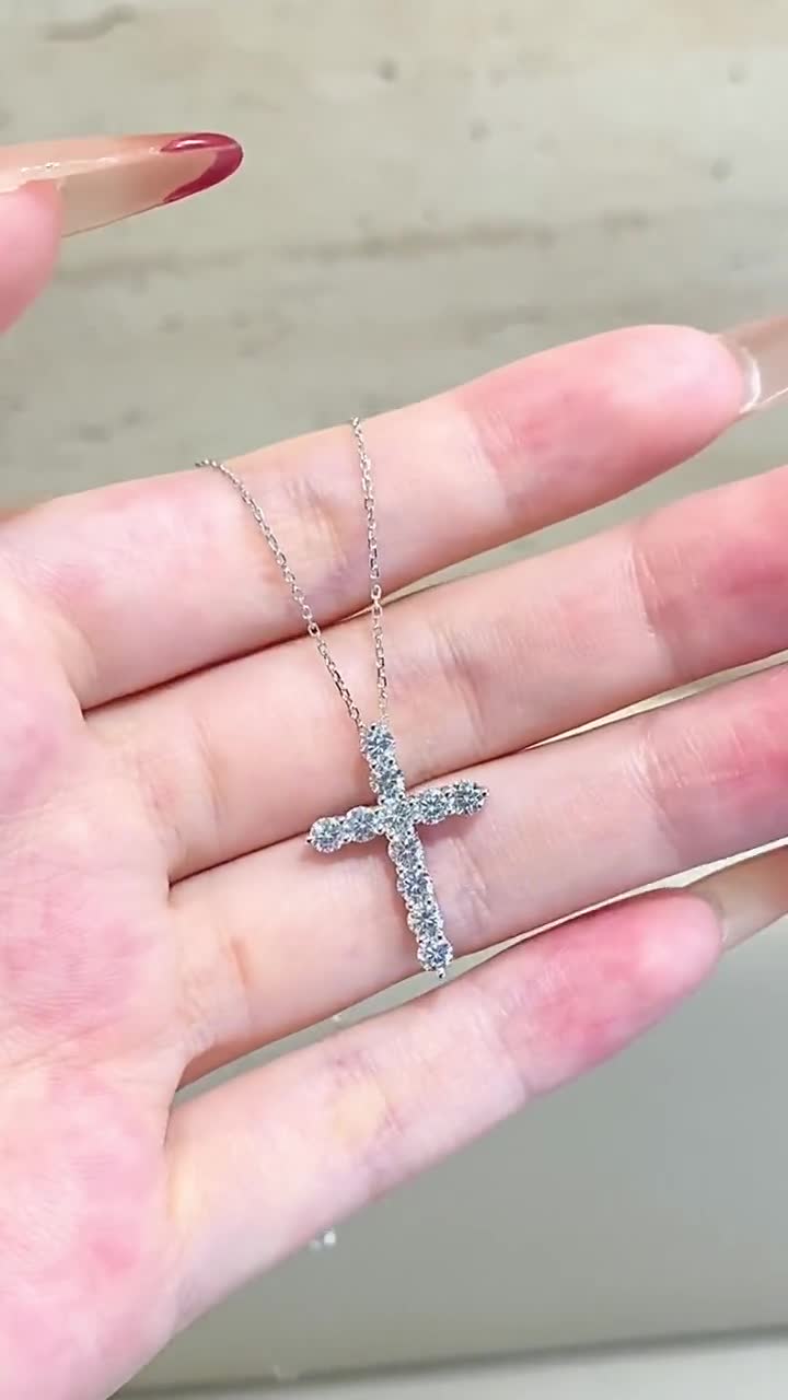 Pt950 Platinum Lab Diamond Cross Necklace – 1 Carat Center Stone