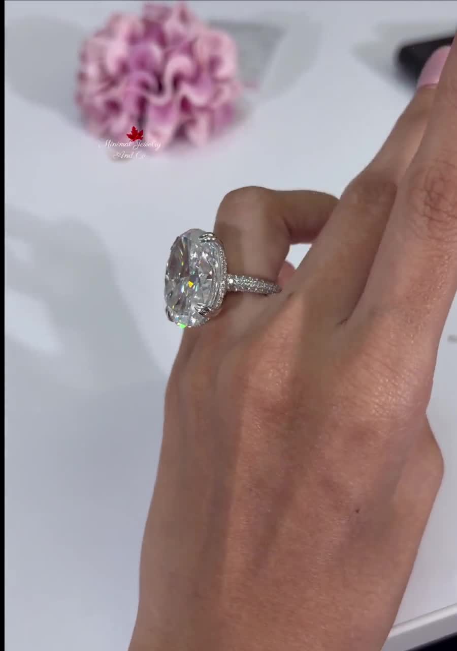 20カラットのオーバル型ソリティアモアッサナイト婚約指輪、大きな