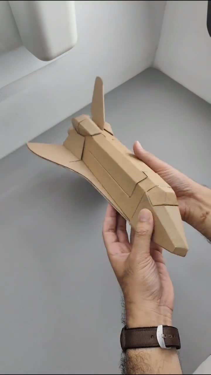 スペースシャトル飛行機の段ボール製テンプレート｜子供向けDIY工作