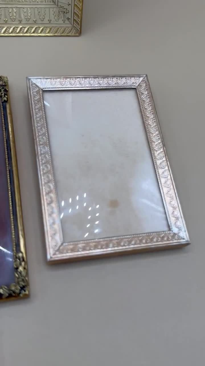 希少アルファンスミュシャ杉板プリントアンティークインテリア　1975年アメリカ製 Set of 4 Vintage Scandinavian Aluminum Bronze Photo Frame With