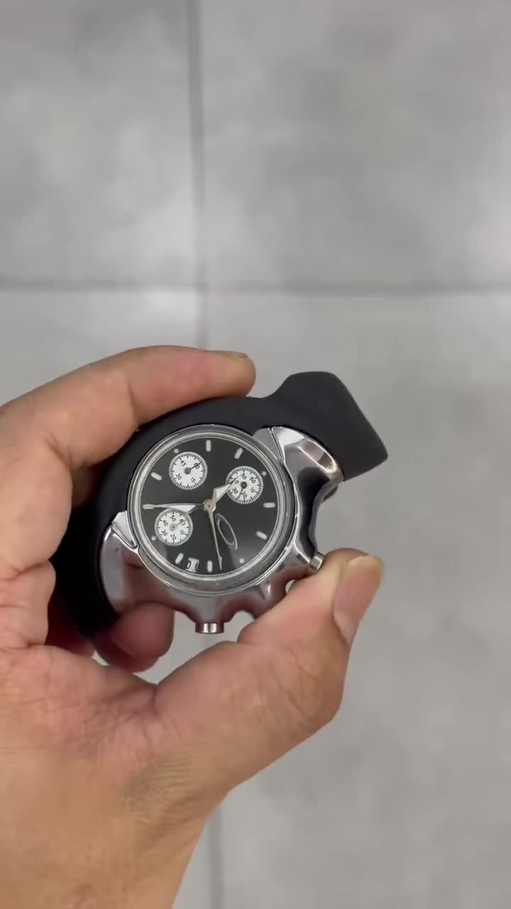 Oakley Detonator Sport Chronograph Watch – Black Dial, Silicone