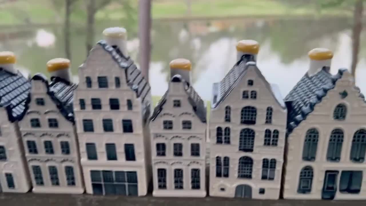 KLM Blue Delft House #42 or #43 – Bols Collectible Miniature Canal