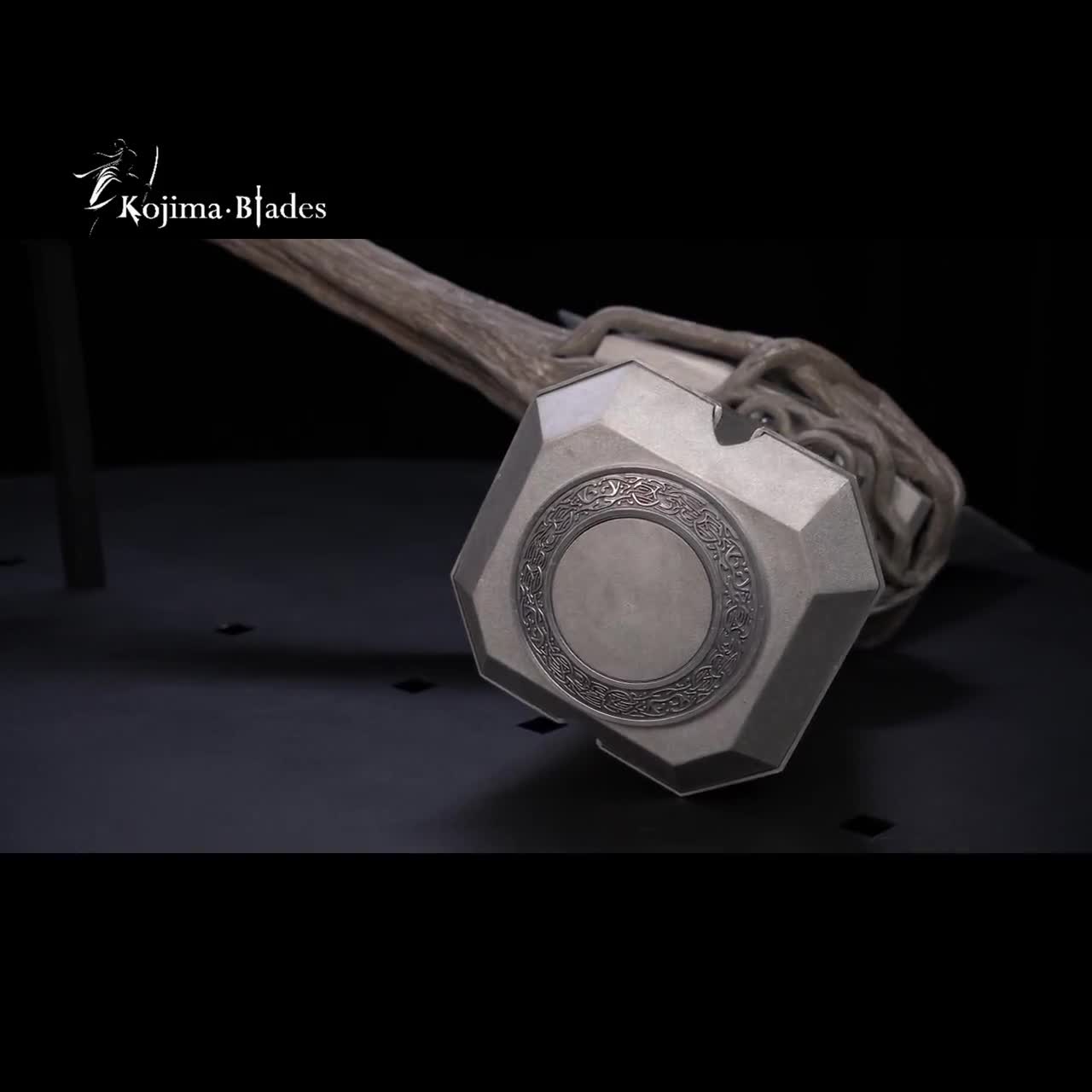 アベンジャーズのソーのストームブレイカーの等身大レプリカ、コスプレ