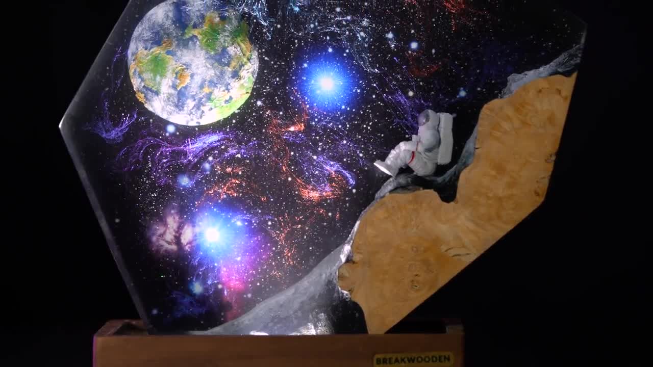 星間エポキシランプ、宇宙銀河樹脂と木製のナイトライト、宇宙飛行士