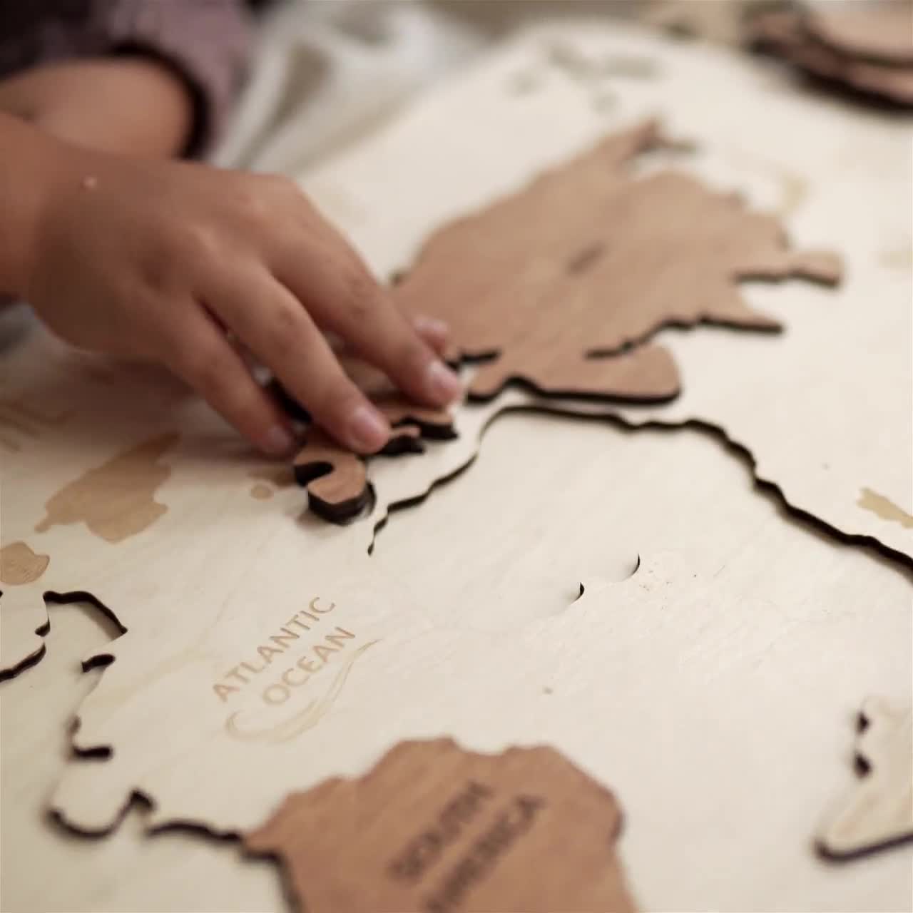 モンテッソーリ世界地図パズル：木製動物、地理学習 - Etsy 日本