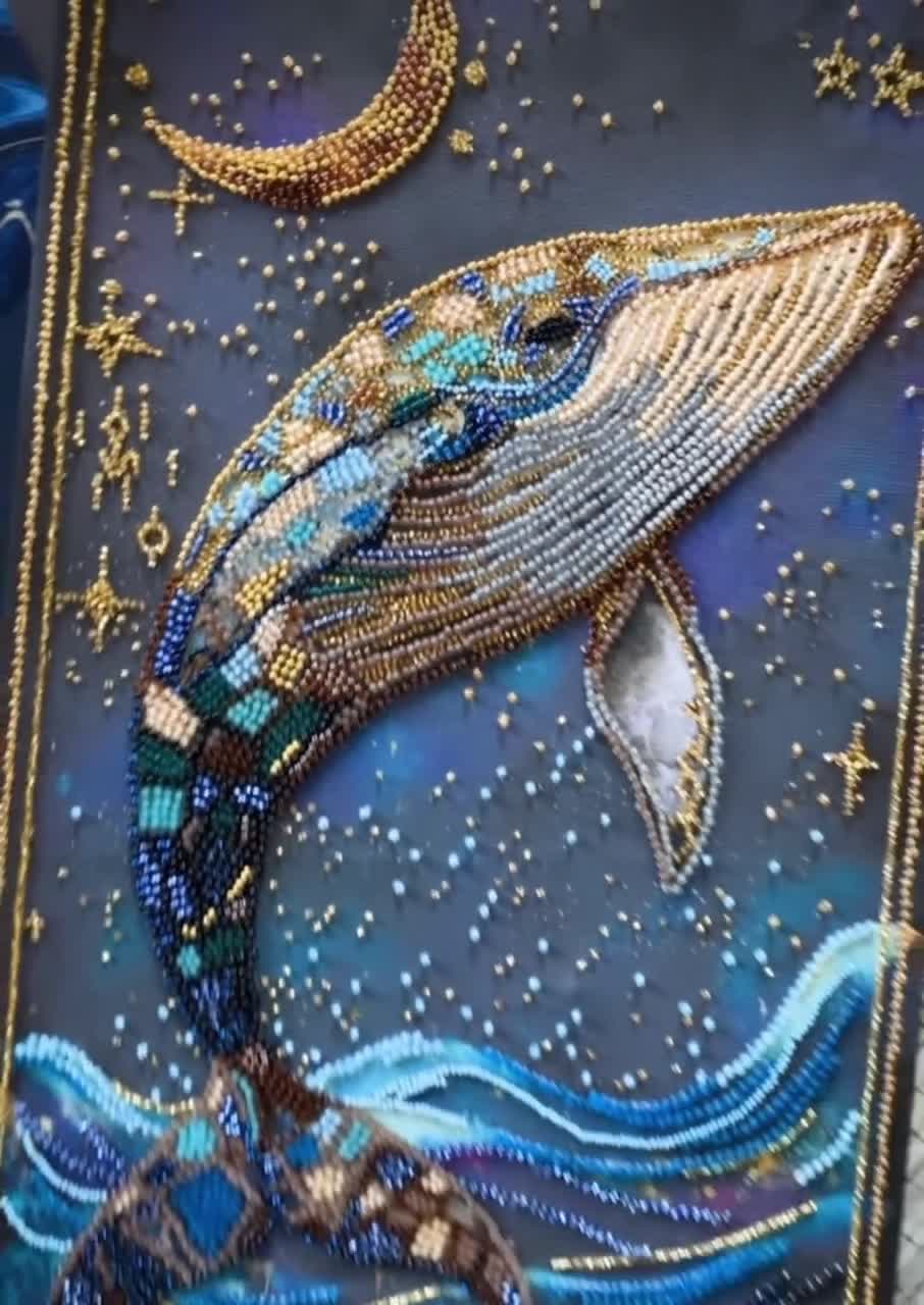 ビーズ刺繍キット - 深海の王、クジラの刺繍、ビーズの黄金の月 - Etsy
