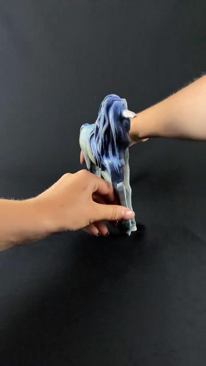 青いユニコーンの木彫り：神話上の生き物の像、家の装飾 - Etsy 日本