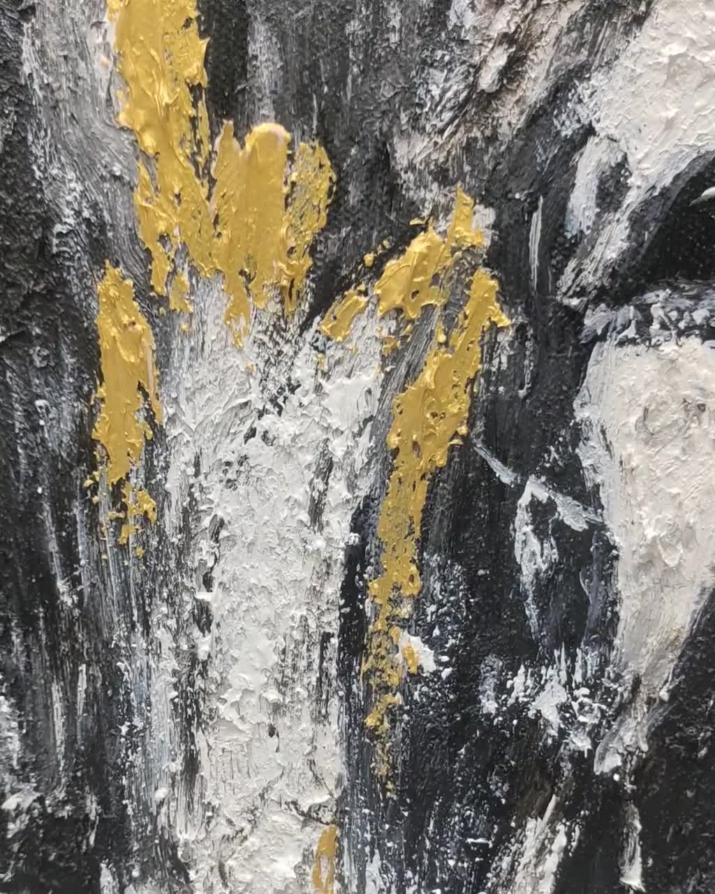 キャンバスに描かれた抽象的な雄牛の絵画：ハイランド牛の壁アート