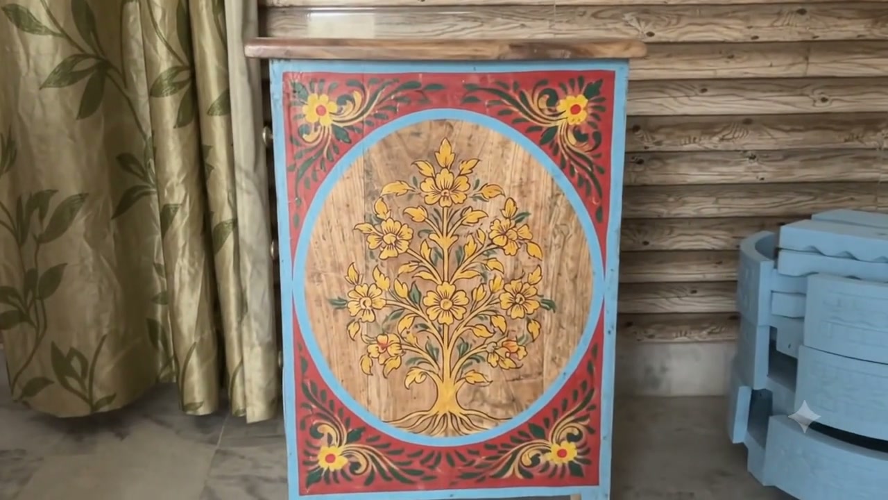 手描きの木製チェスト | 鮮やかな花柄インドアート | ナイトスタンド