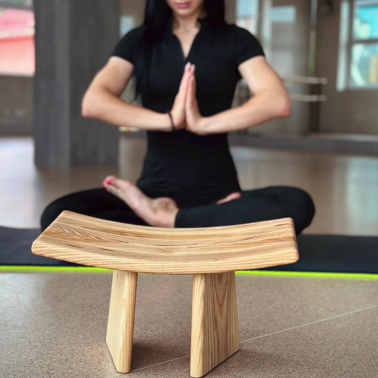 Natural Oak Meditation Bench: Ergonomic Yoga Stool video poster