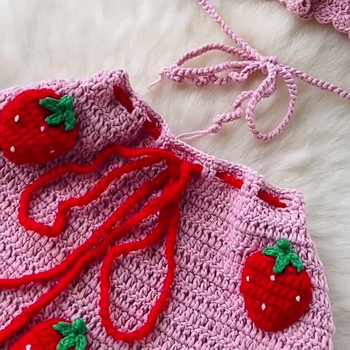 Strawberry Ruffle Trim Knit Shorts - Elegant Mommy