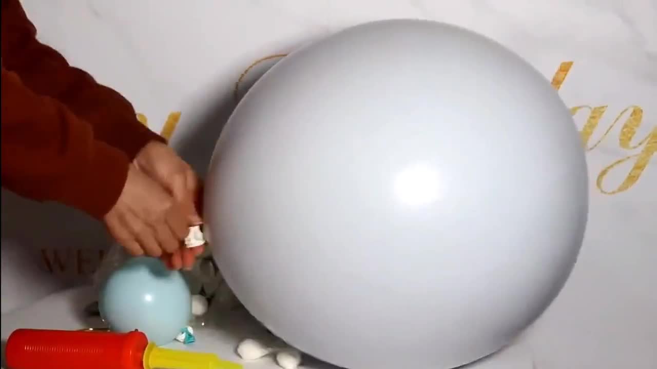 Kit déco anniversaire - 49 ballons multi tailles et une mini pompe - Maison  Futée