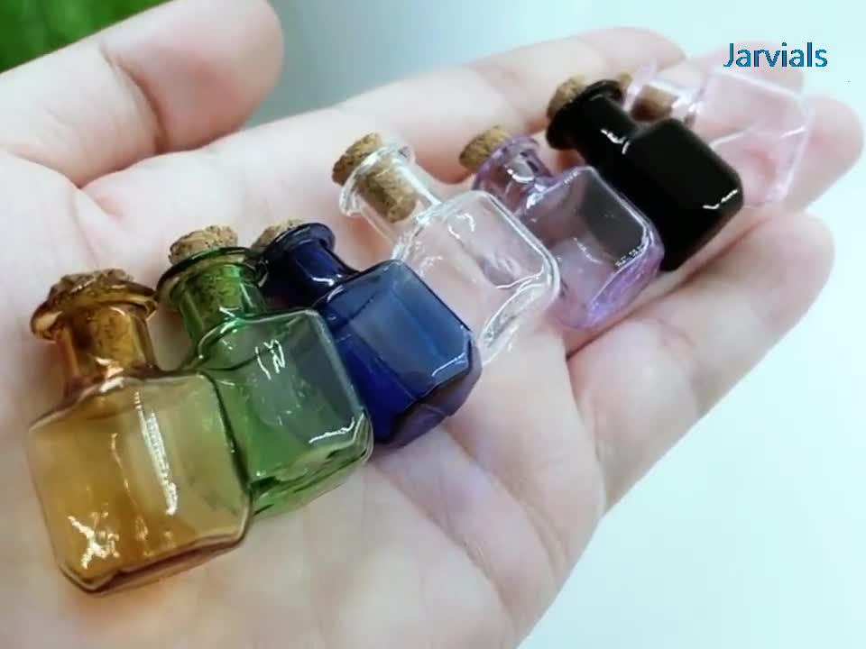 10 mini pendenti per bottiglie di vetro da 1 ml piccole bottiglie dei  desideri con sughero Arts Jas per pendenti di collana trasparenti BY -   Italia