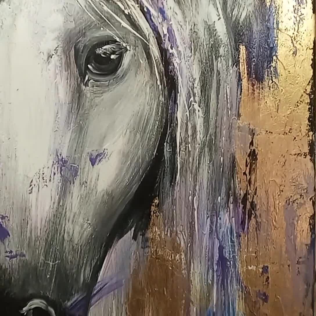キャンバスに描かれた大きな抽象的な馬の絵 紫色のアート 馬の