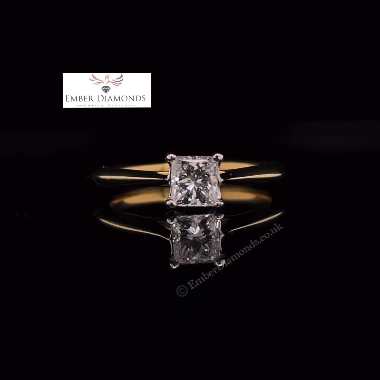 LOT:91 | An 18ct gold square-shape diamond single-stone ring.