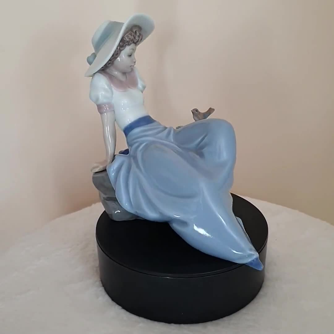 Vintage Nao Lladro 1042 Figurine | Girl Listening to Bird Song