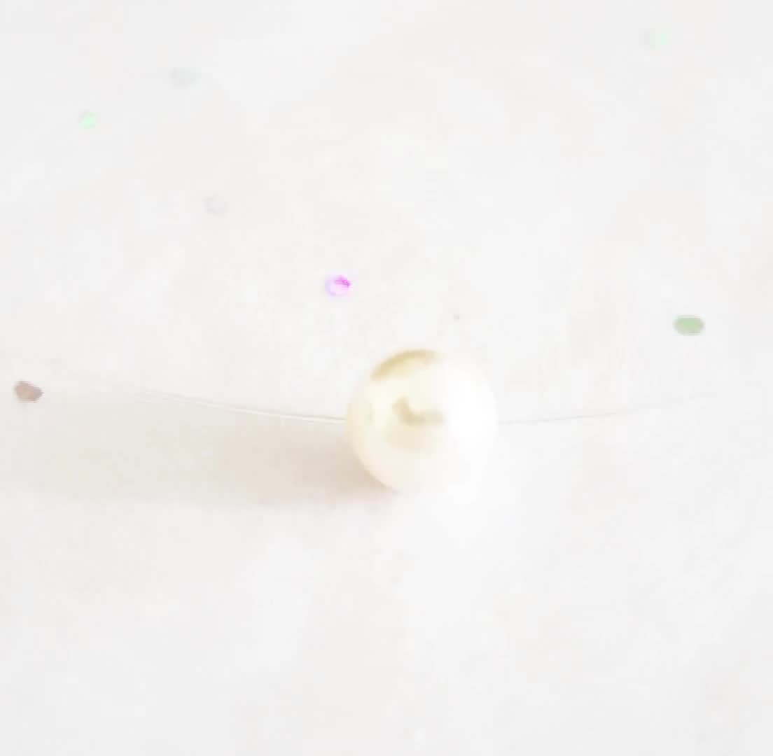 Collier ras du cou sur fil nylon transparent, perle blanche nacrée  swarovski