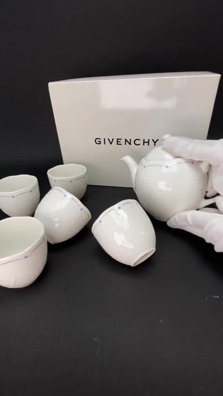 GIVENCHY Full Tea Set！ 6pcs set, Teapot, 5 Tea Cups, with gift Box, White &  Blue, French brand, Made in Japan ！