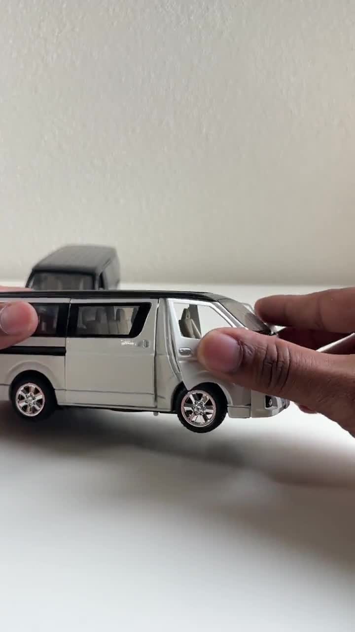 1:32 Toyota HIACE KDH Alloy Model Car - Alloy Diecasts for
