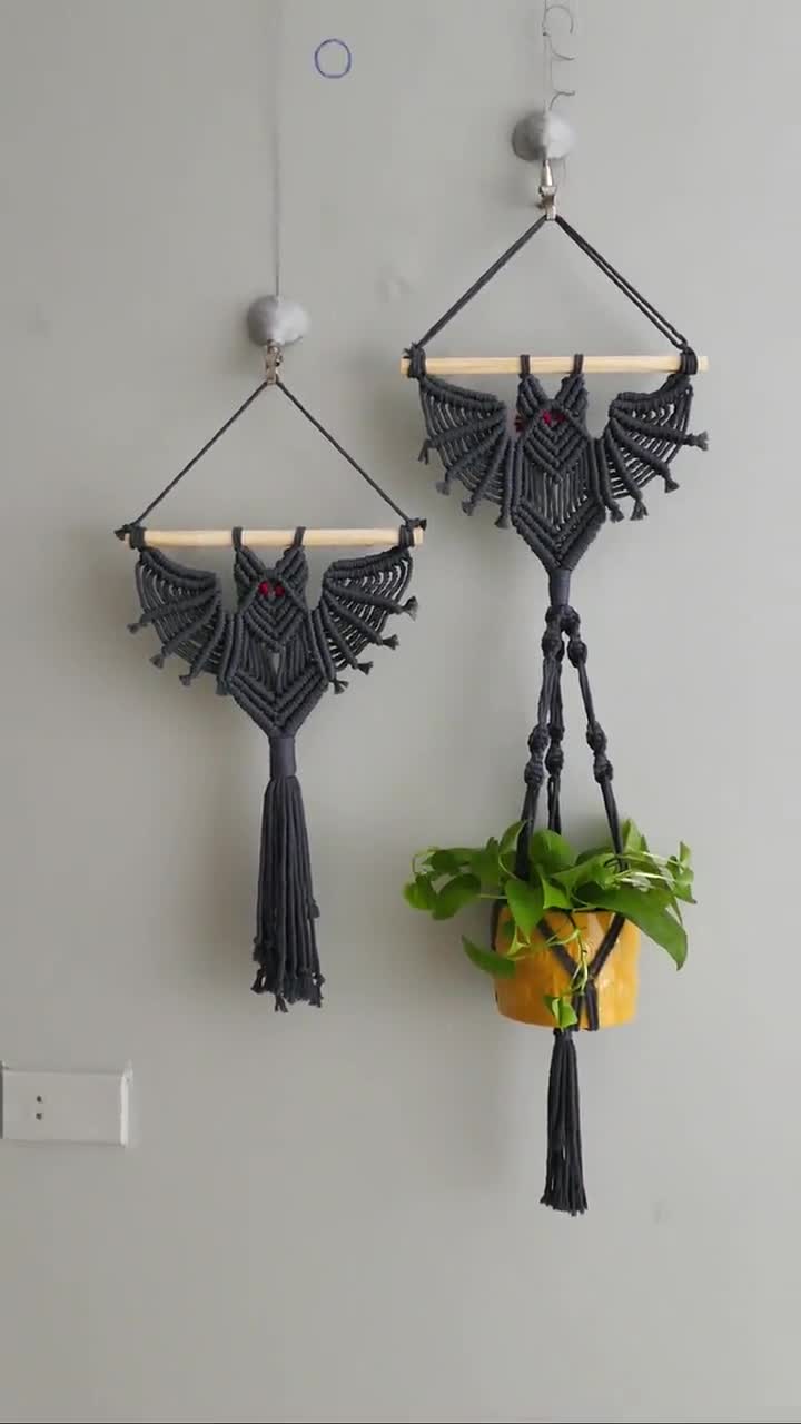 Macrame Bat Plant Hanger  Gothic Wall Decor for Halloween, Small Pot  Holder Gift for Bat Lovers W52 - Etsy