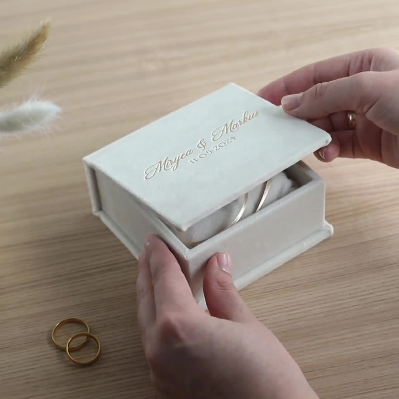 Set Da 3 Scatole Portaanelli In Velluto A Coste – Verde Salvia E Beige, Compatte 5x5x4 Cm, Per Fidanzamento, Matrimonio E Regali