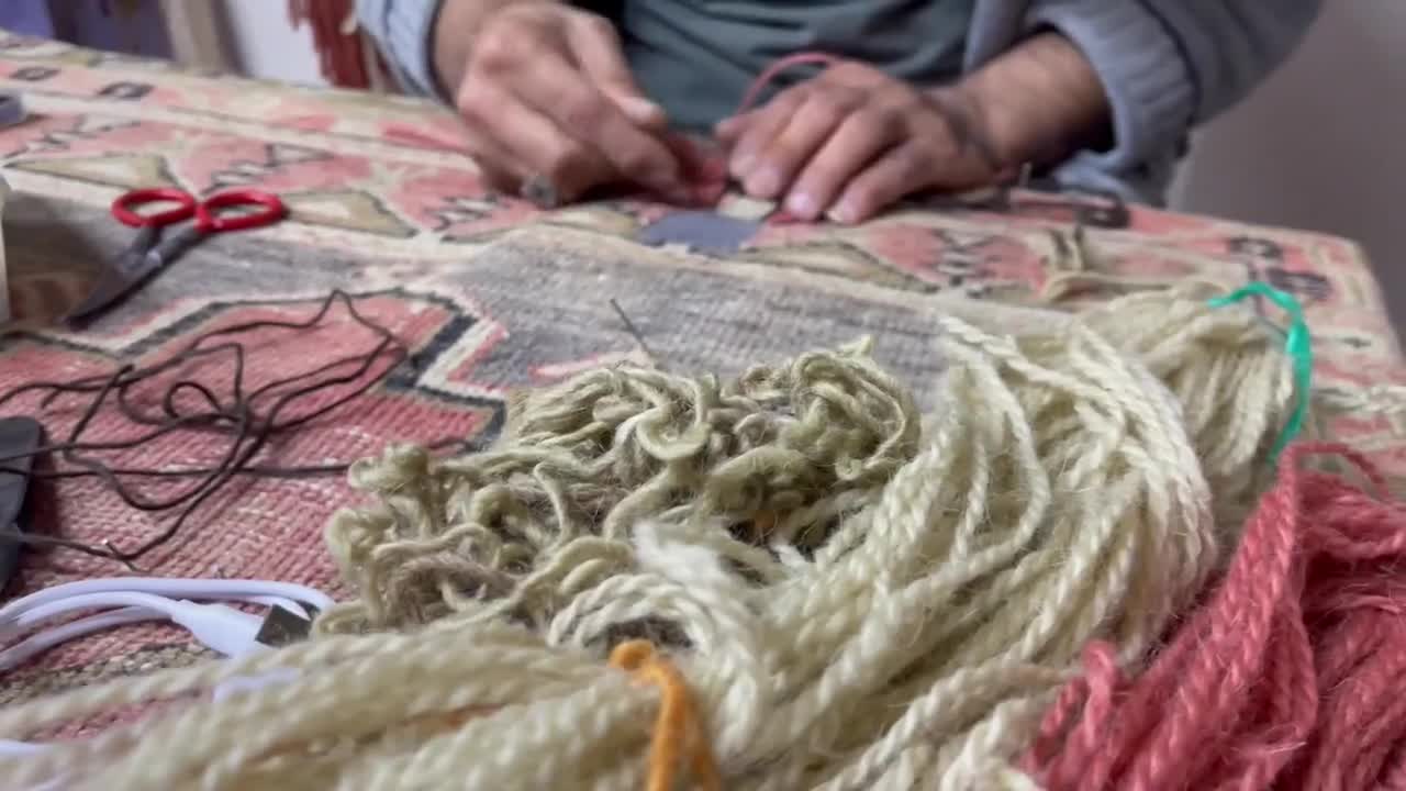 ヴィンテージトルコウシャクラグ：7x10ウールアナトリアンラグ - Etsy 日本