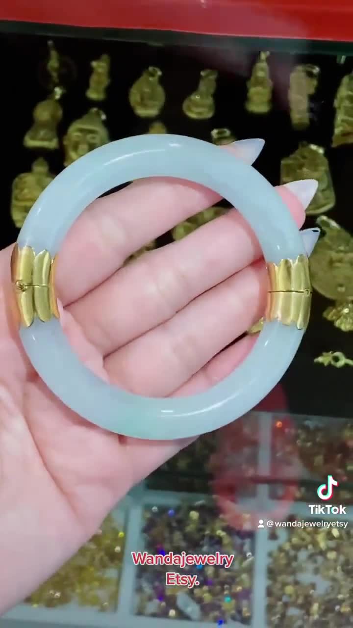 Vintage 18K Solid Yellow Gold Translucent Light Green Green
