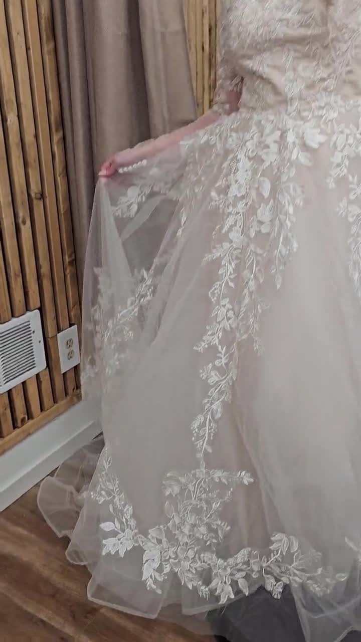 Vestido de novia boho chic de tul bordado - Gala Illusion