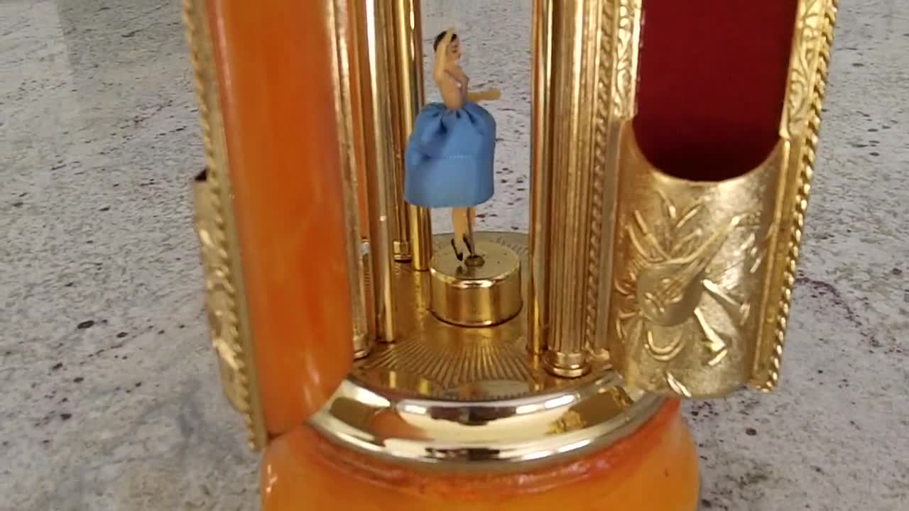 Antique Spinning Cigarette Lipstick Carousel Music Box Weggiserlied  Schweizerlan