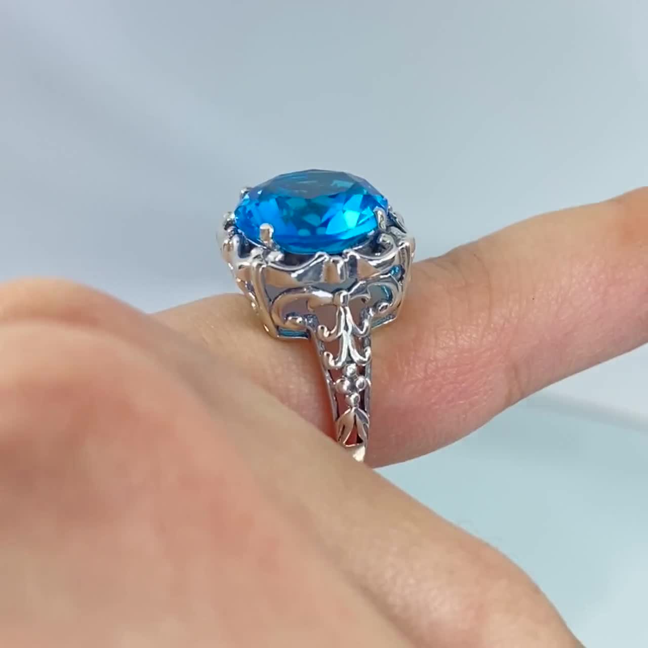 Certified unheated 6.77ct Violet Blue Sapphire & Diamond