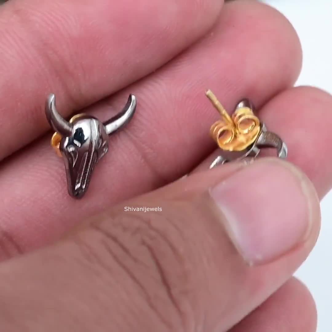 925スターリングシルバーの雄牛スタッド、ユニセックスステートメント