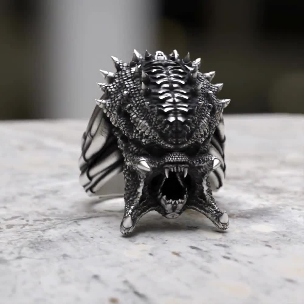 Predator-inspired Skull Ring 925 Sterling Silver Oxidized
