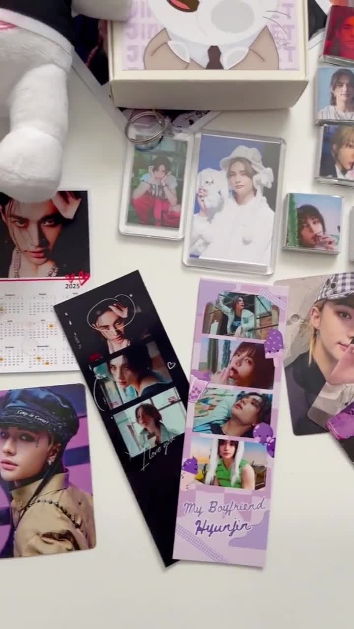 Hyunjin Stray Kids Bias Gift Box With Jiniret SKZOO Toy and