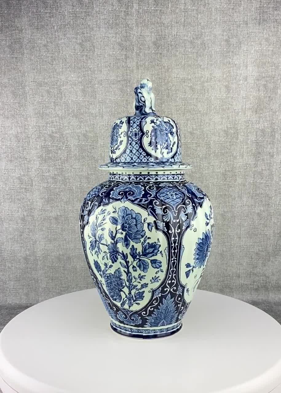 デルフトブルー ジンジャー；ロイヤルスフィンクスのフ−ドック壷、花