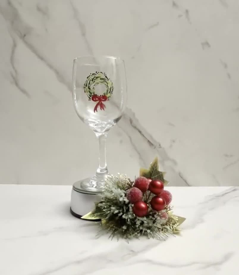 Personalized Christmas Wine Glasses - Holiday Monogram Wreath