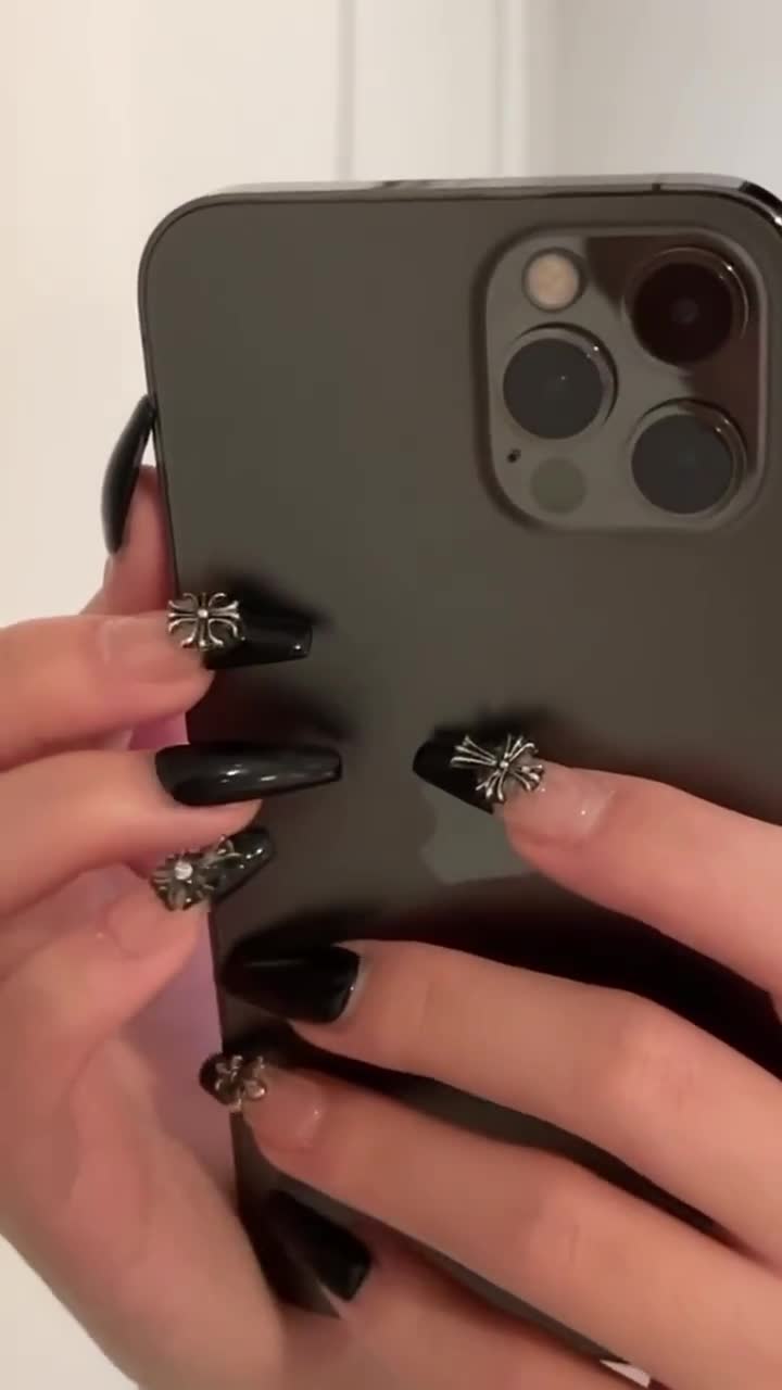 Black Chrome hearts Cross press on nails – NailStudio YJ