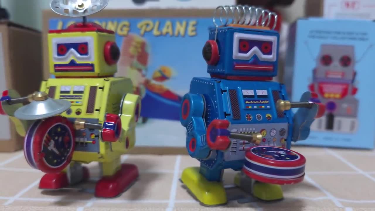 ビンテージブリキ製ゼンマイ式ロボット - レトロな80年代スタイルの