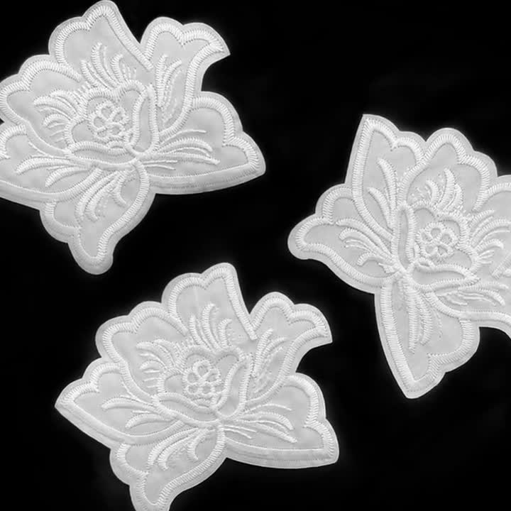 Toppe ricamate 3D a forma di rose e fiori, da cucire, in tessuto di