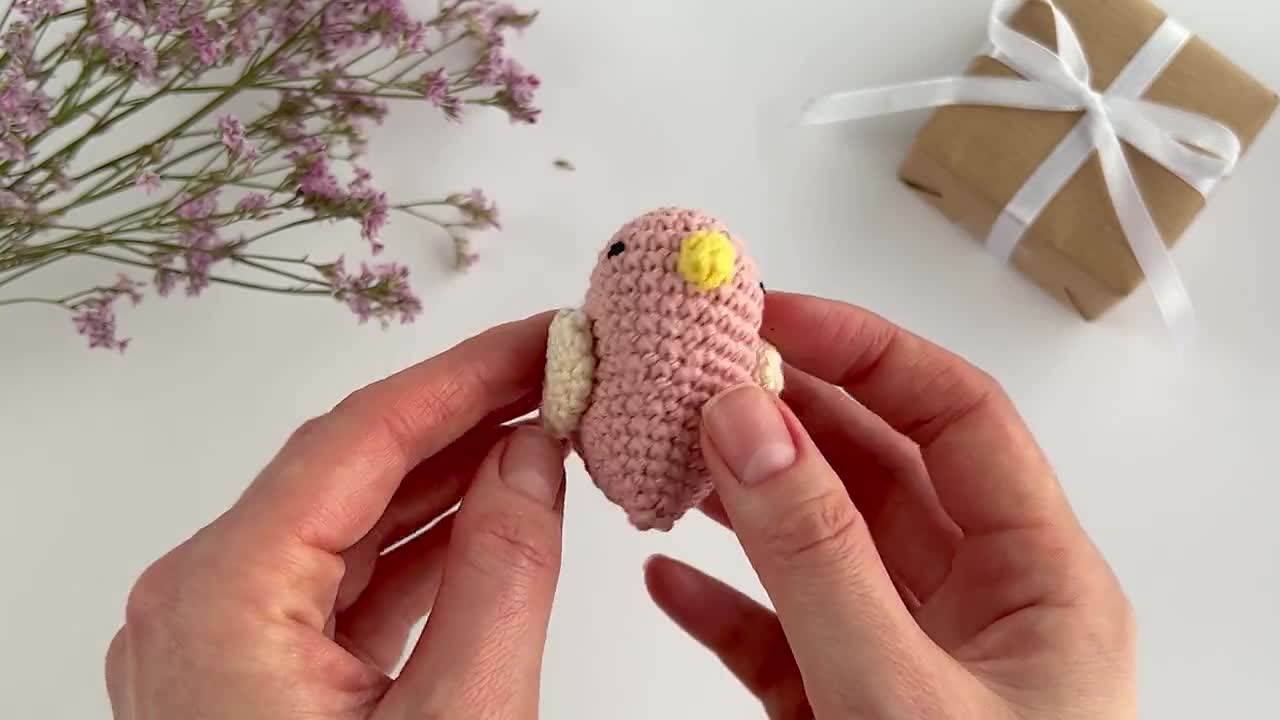かぎ針編みの鳥の模様のキーホルダー、編みぐるみのハート、かぎ針編み