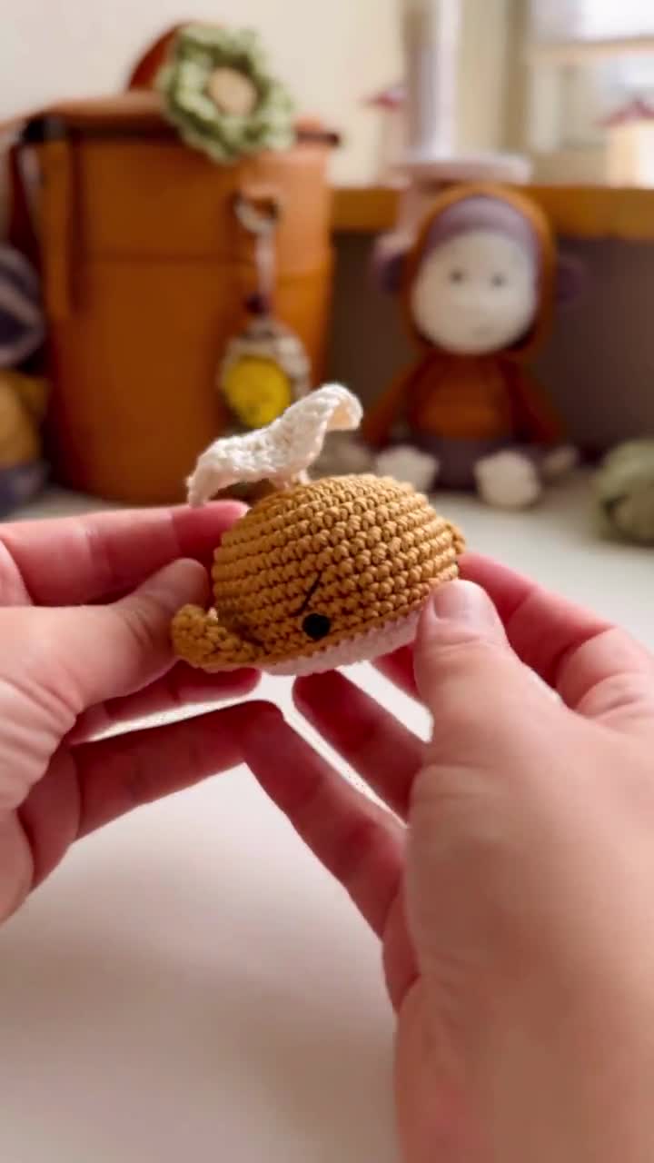 アミグルミのクジラ「Tiny Walter」のかぎ針編みパターン（ドイツ語