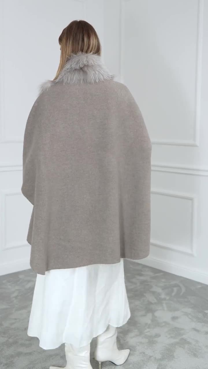 カシミヤ　フォックス　グレー ファー付き ケープコート フォックスファー付きグレーカシミヤ＆ウールファーケープ - Etsy 日本