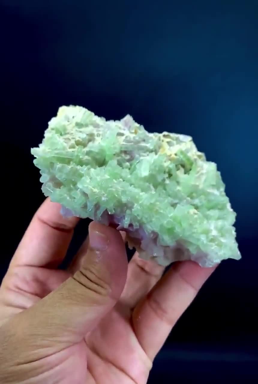 グリーントルマリン結晶クラスターとレピドライト鉱物標本 - 190