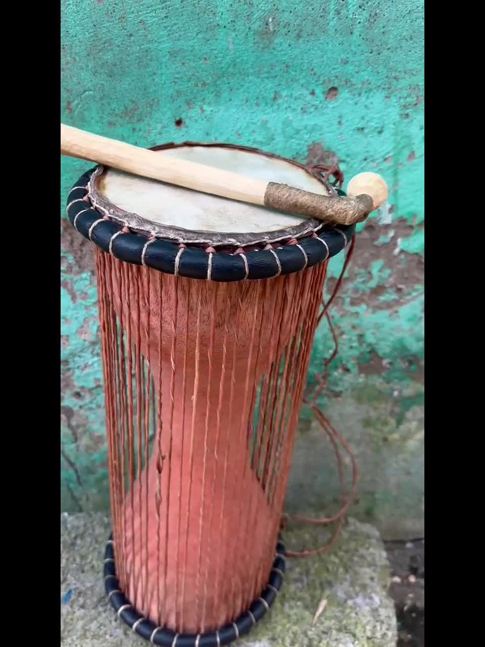 Antik Yoruba Talking Drum, Kalangu - EtsyAntik Yoruba Talking Drum, Kalangu - Etsy  