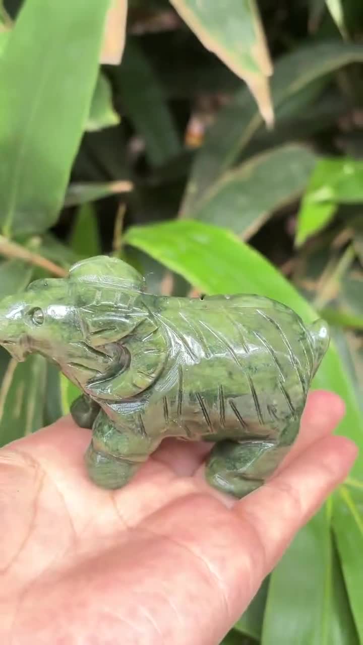 グリーンジェイド クマちゃん bigサイズ 930g 天然石 置物 グリーン